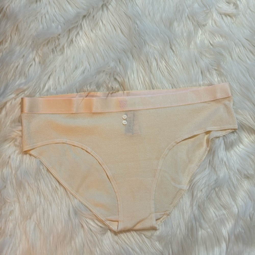 Victoria’s Secret hip hugger/hipster panties.